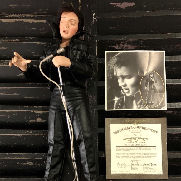 THE ASHTON-DRAKE “ELVIS” Lifetime of a Legend Doll - Picture 2 of 9
